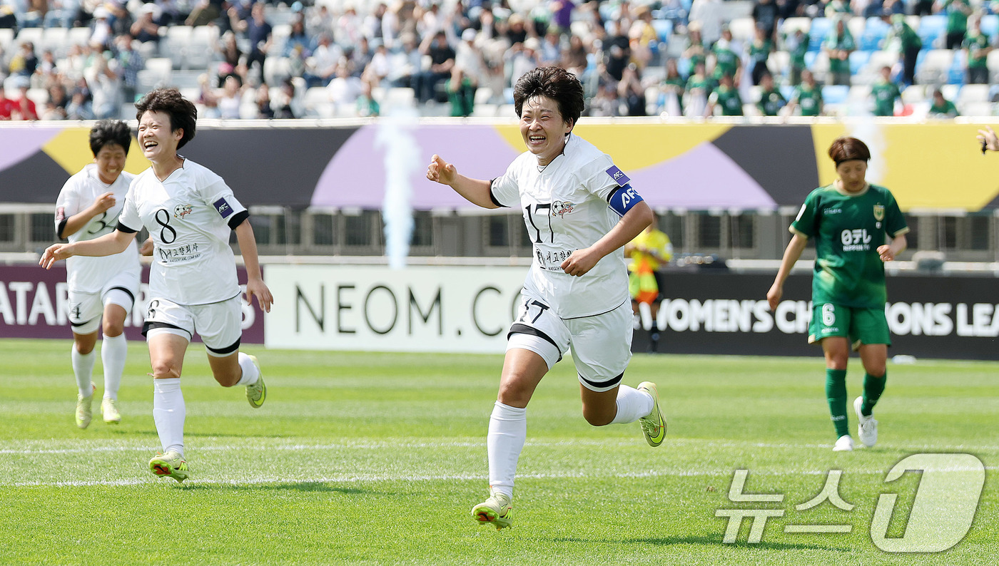 (수원=뉴스1) 박지혜 기자 = 23일 오후 경기 수원시 수원종합운동장에서 열린 2025-2026 아시아축구연맹(AFC) 여자 챔피언스리그(AWCL) 결승 북한 내고향여자축구단과 …