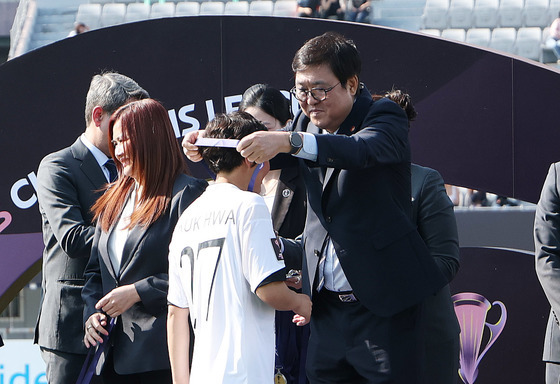 최휘영 장관 "내고향 우승 축하…수원FC 위민과 식사 약속"