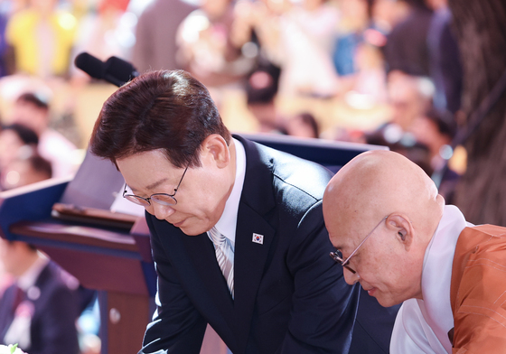 헌등하는 이재명 대통령