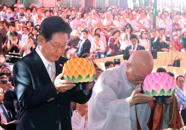 진우스님 "공존의 빛으로 상생하는 미래 열자"…불기 2570년 봉축법요식