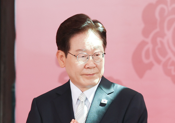 축사 위해 단상향하는 이재명 대통령