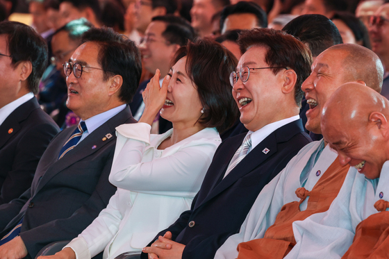 미소 짓는 이재명 대통령·김혜경 여사