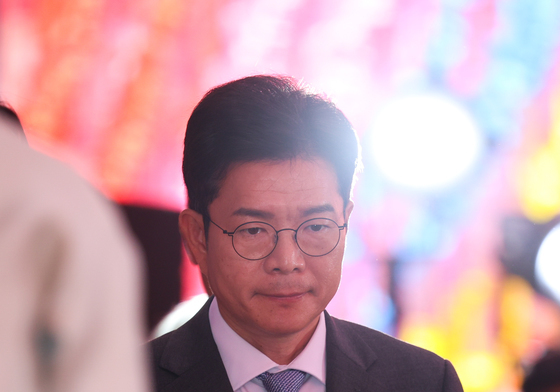 헌화하는 정원오 서울시장 후보