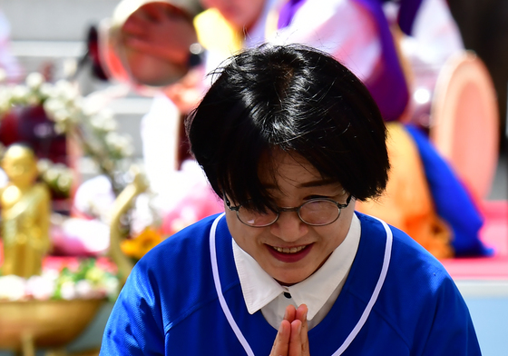 두손 모은 박희정 포항시장 후보