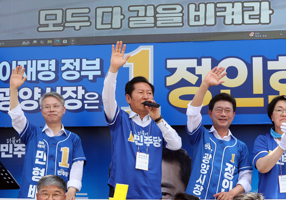 격전지 전남 광양 찾은 정청래…"예산도 법도 민주당이 한다"