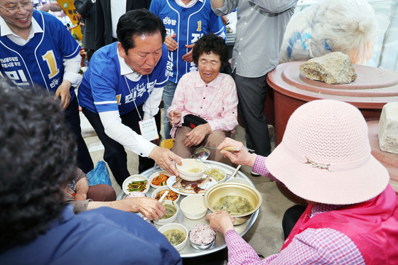 정청래 대표 " 한 그릇 더"