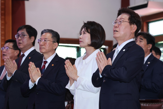 이재명 대통령 부부, 부처님오신날 봉축법요식 참석