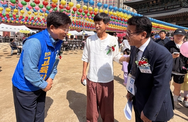 '부처님오신날' 충북교육감 후보들 일제히 '불심 잡기' 정성