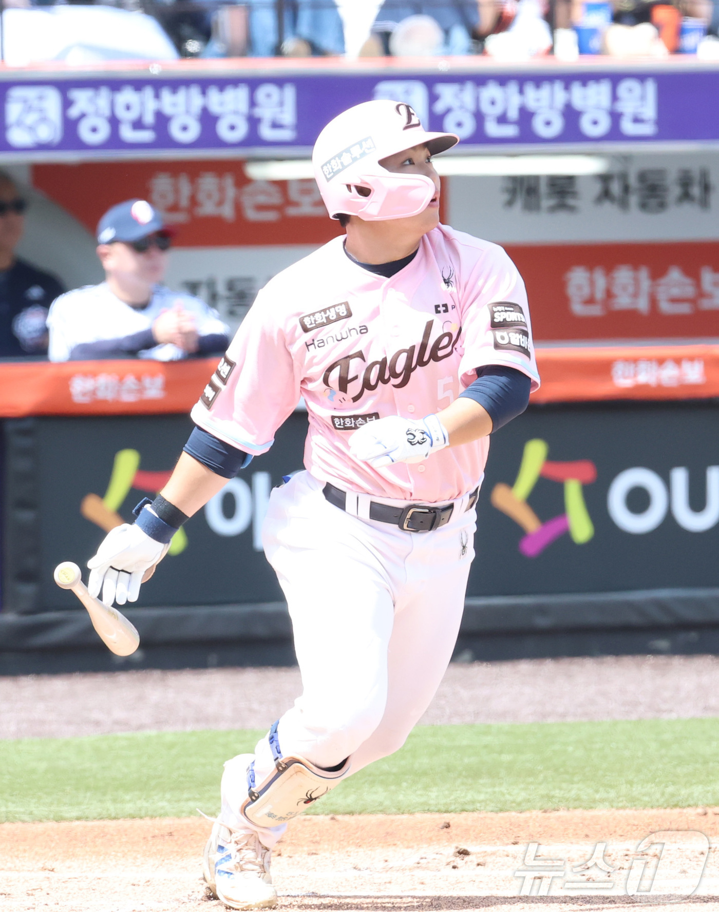 (대전=뉴스1) 김기남 기자 = 24일 대전 한화생명볼파크에서 열린 2026 신한 SOL KBO리그 두산 베어스와와 한화 이글스의 경기에서 1회초 1사 3루에서 한화 문현빈이 1타 …