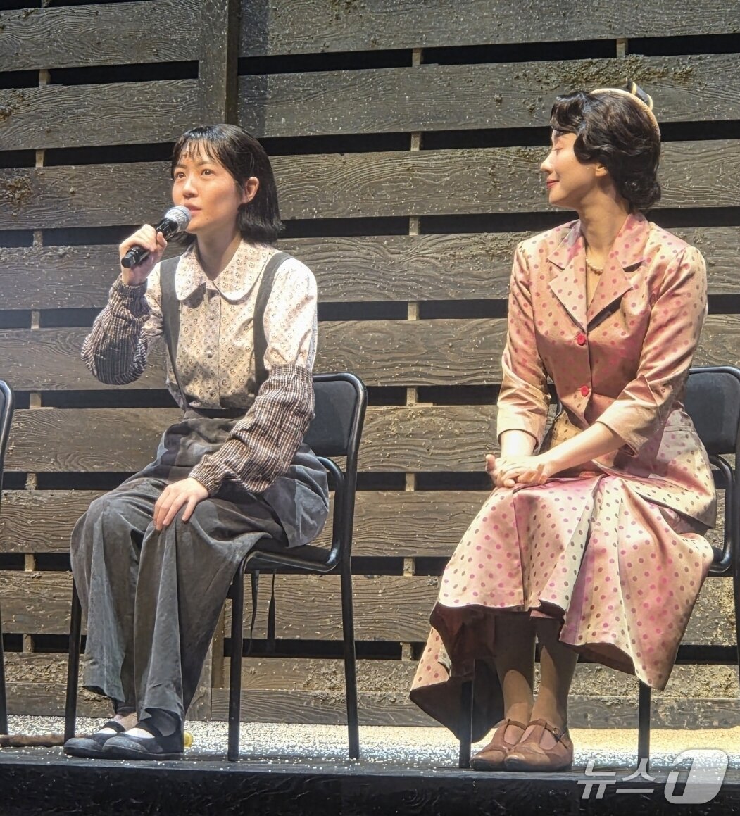 본문 이미지 - '관객과의 대화'에서 심은경(왼쪽)과 임강희(오영란 역)ⓒ 뉴스1 정수영 기자