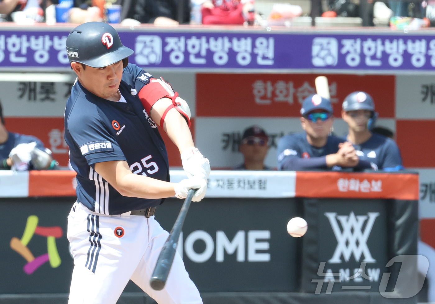 (대전=뉴스1) 김기남 기자 = 24일 대전 한화생명볼파크에서 열린 2026 신한 SOL KBO리그 두산 베어스와와 한화 이글스의 경기에서 두산 양의지가 타격하고  있다. 2026 …