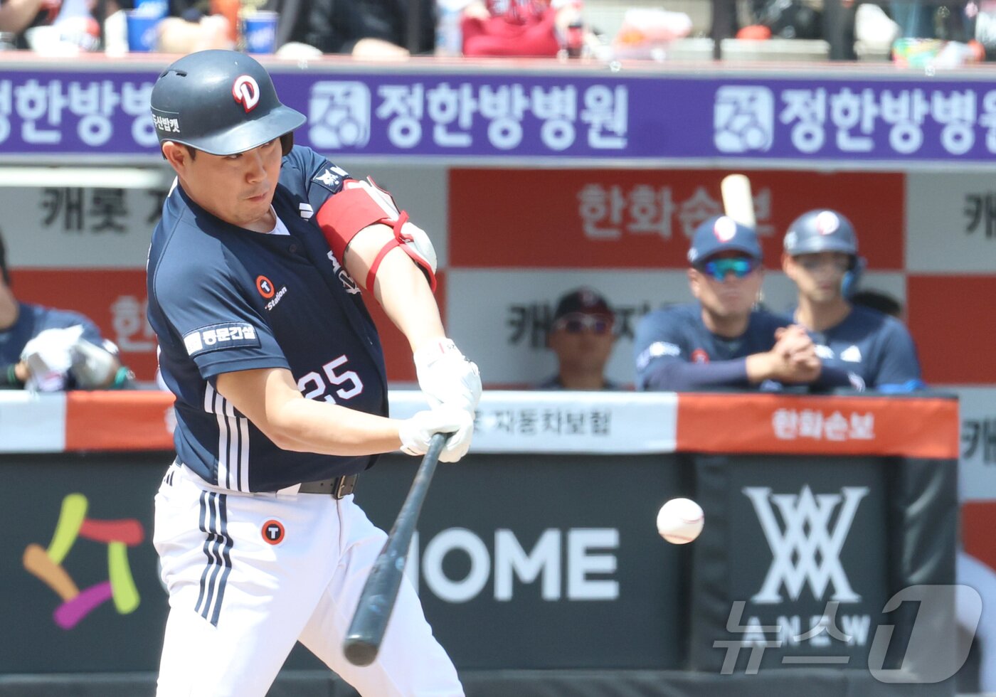 본문 이미지 - 24일 대전 한화생명볼파크에서 열린 2026 신한 SOL KBO리그 두산 베어스와와 한화 이글스의 경기에서 두산 양의지가 타격하고 있다. 2026.5.24 ⓒ 뉴스1 김기남 기자