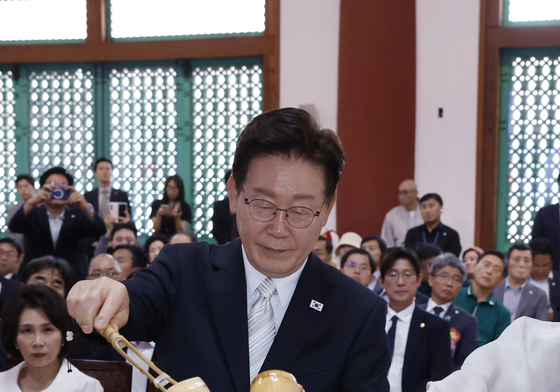 이재명 대통령, 부처님오신날 관불의식