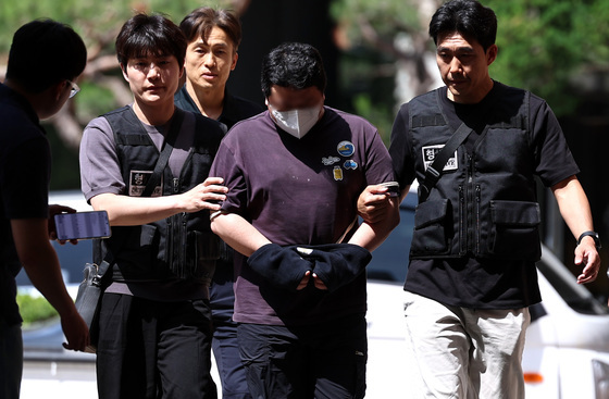 '지인 사무실 찾아가 흉기 살해' 40대 남성, 구속영장심사 출석