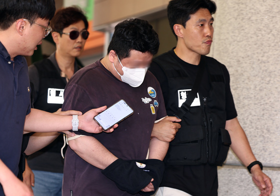 '지인 사무실서 흉기 살해' 40대 남성 영장심사 출석