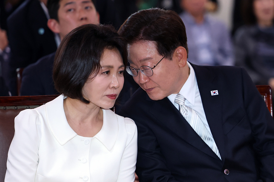 대화하는 이재명 대통령·김혜경