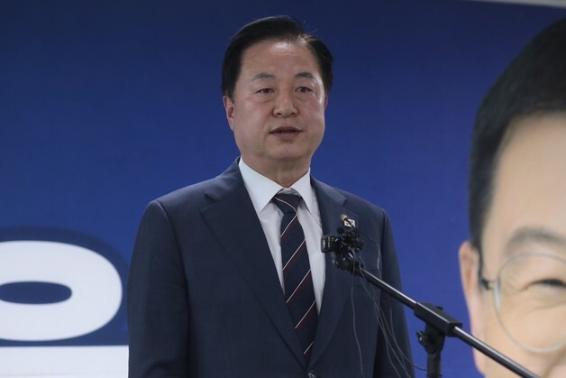 울산시장 단일화 조사 관련 브리핑하는 김두관