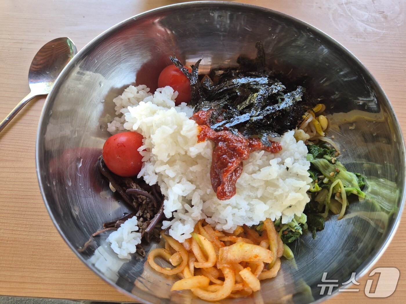 본문 이미지 - 부처님 오신 날인 24일 경기 남양주시 대한불교종 영선사에서 제공한 비빔밥./뉴스1 양희문 기자 