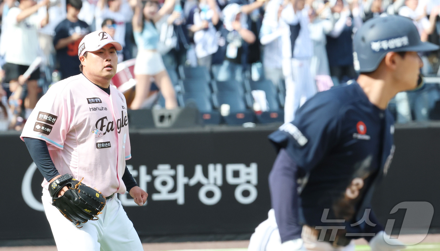 (대전=뉴스1) 김기남 기자 = 24일 대전 한화생명볼파크에서 열린 2026 신한 SOL KBO리그 두산 베어스와와 한화 이글스의 경기에서 한화 류현진이 7회초 1실점 하며 아쉬운 …