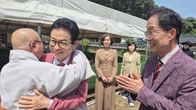 [화보]이철우·임종식, 부처님오신날 불국사·은해사 방문