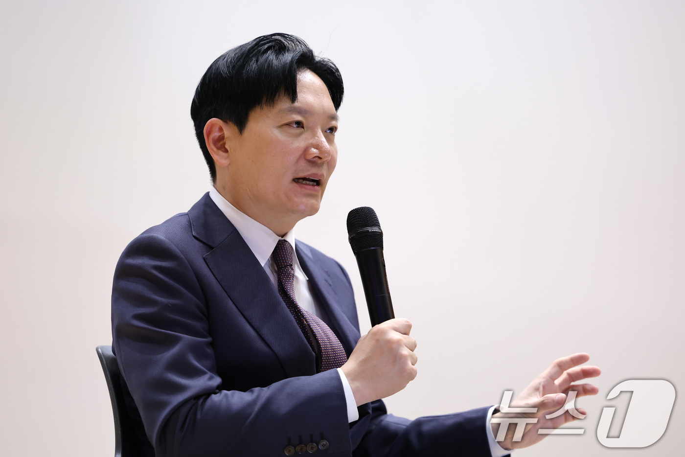 (서울=뉴스1) 신웅수 기자 = 박상용 인천지검 검사가 24일 서울 여의도 국회 의원회관에서 열린 공소취소 찬반 토론회에서 발언하고 있다. 2026.5.24/뉴스1