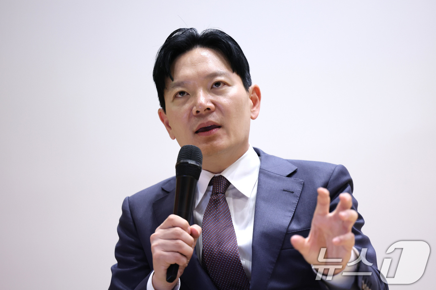 (서울=뉴스1) 신웅수 기자 = 박상용 인천지검 검사가 24일 서울 여의도 국회 의원회관에서 열린 공소취소 찬반 토론회에서 발언하고 있다. 2026.5.24/뉴스1
