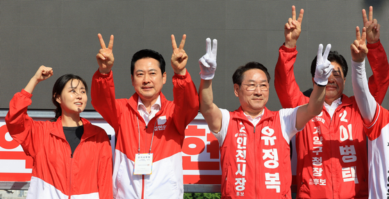기호 2번 외치는 장동혁 대표와 유정복 후보