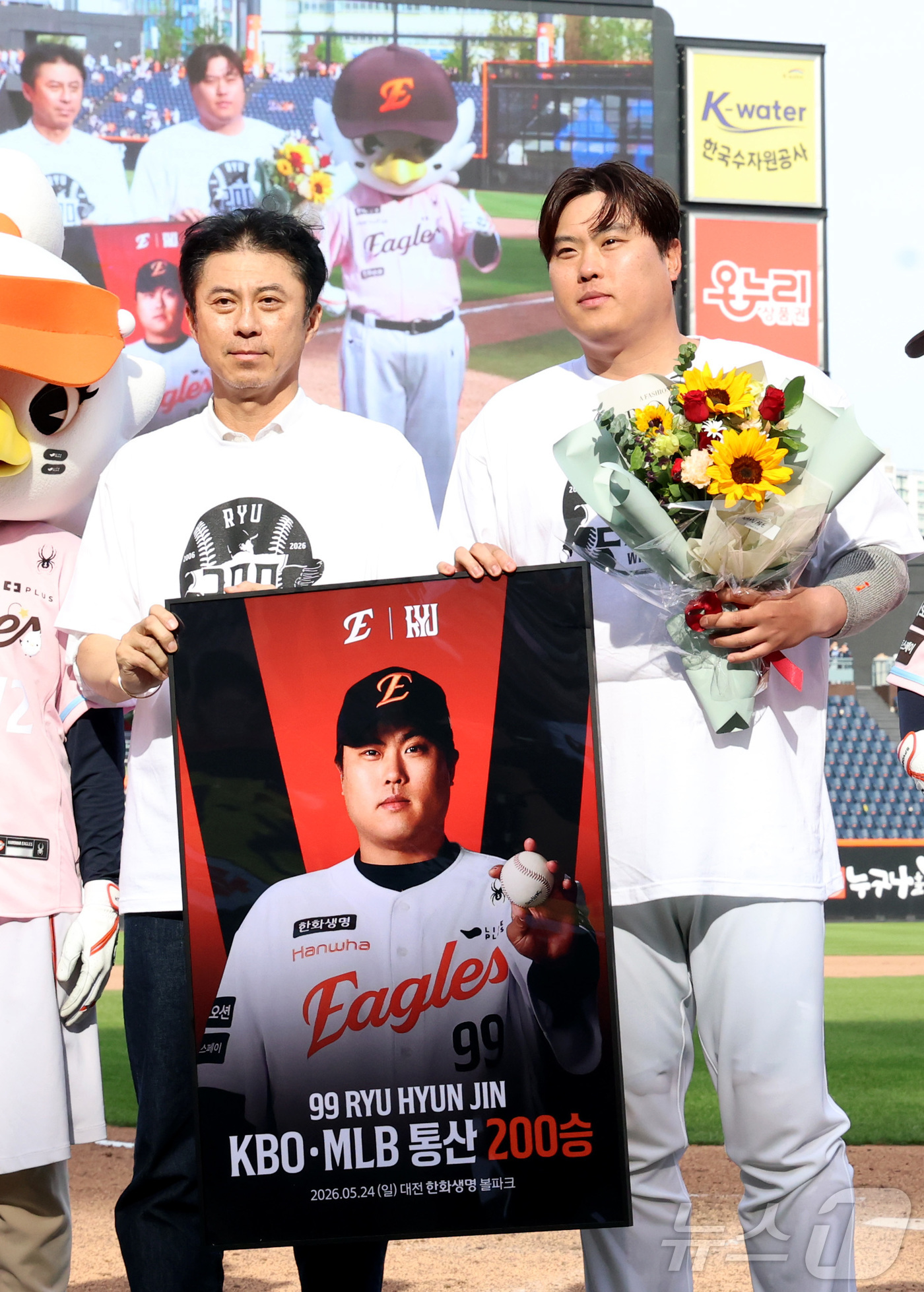 (대전=뉴스1) 김기남 기자 = 한화 류현진이 24일 대전 한화생명볼파크에서 열린 2026 신한 SOL KBO리그 두산 베어스와 한화 이글스의 경기에서 승리, KBO·MLB 통산 …