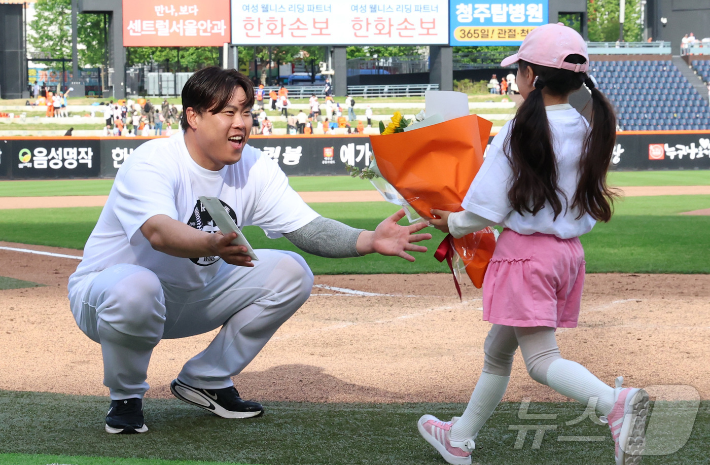 (대전=뉴스1) 김기남 기자 = 한화이글스 류현진이 24일 대전 한화생명볼파크에서 열린 2026 신한 SOL KBO리그 두산 베어스와의 경기에서 승리하며 KBO·MLB 통산 200 …