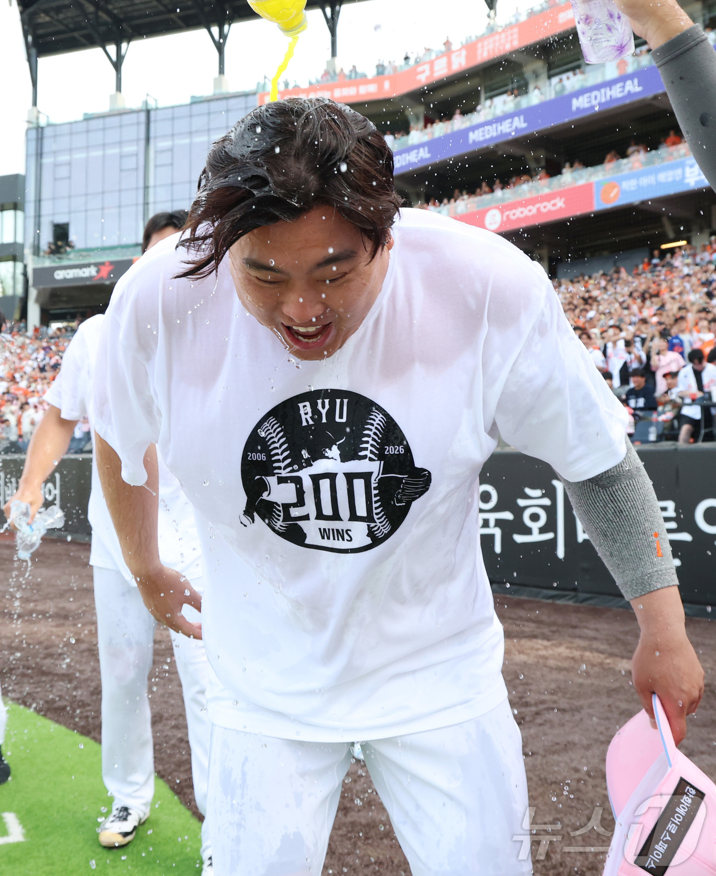 (대전=뉴스1) 김기남 기자 = 한화이글스 류현진이 24일 대전 한화생명볼파크에서 열린 2026 신한 SOL KBO리그 두산 베어스와의 경기에서 승리하며 KBO·MLB 통산 200 …