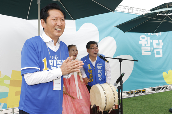 정청래 "당 부족해도 이원택 뽑아달라"…김관영엔 "사과하라"