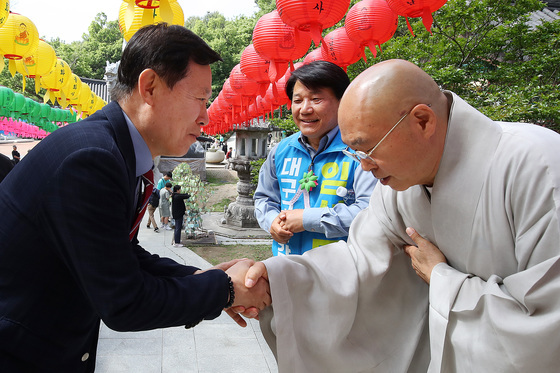 동화사 찾은 김상동 경북교육감 후보
