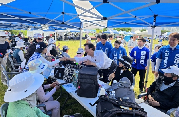 전재수, 파크골프인들과 인사