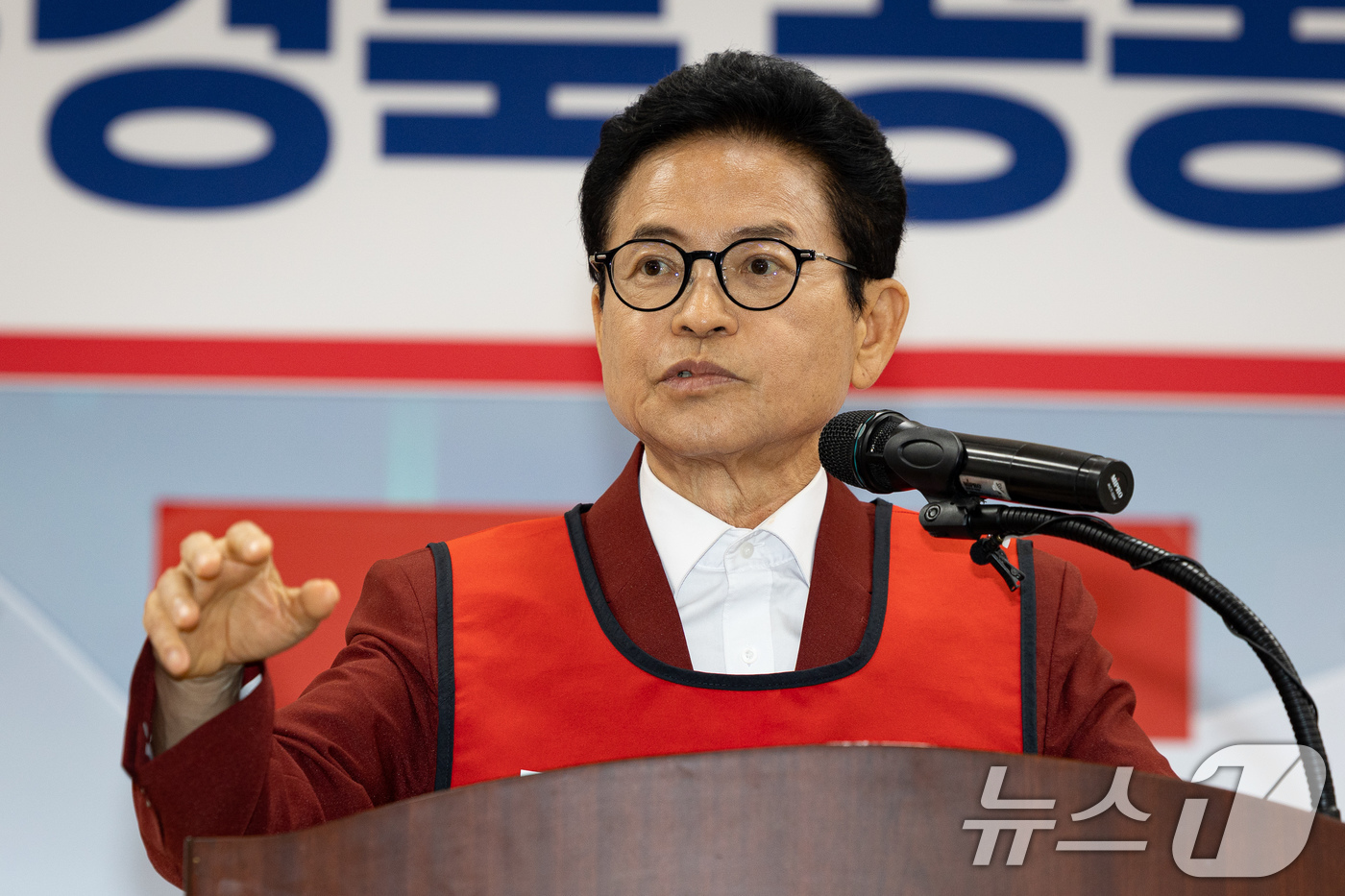 (대구=뉴스1) 유승관 기자 = 이철우 국민의힘 경상북도지사 후보가 25일 대구 수성구 국민의힘 대구시당에서 열린 대구·경북 공동 비전선포식에서 인사말을 하고 있다. 2026.5. …