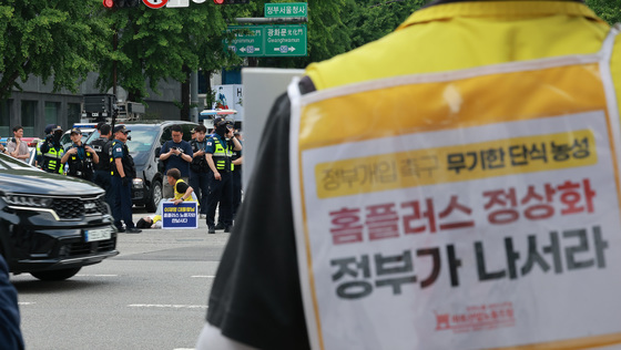 도로에 누운 홈플러스 노조