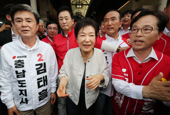 박근혜 등판에 '보수 결집' 가속?…與 견제구 속 "영향력 한계" 관측도