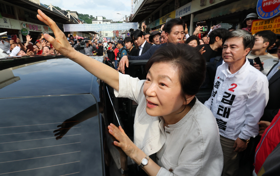 충남 찾은 박 전 대통령