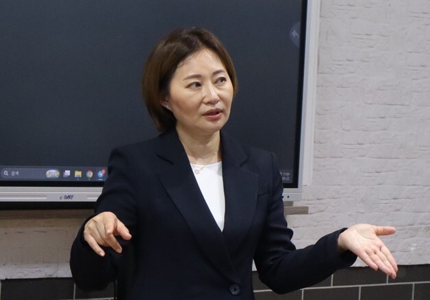 "현지인은 열광, 고려인은 소외"…우즈벡 한국어 교육 현장의 아이러니