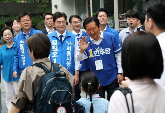 여의도 출근길 인사하는 정청래·정원오
