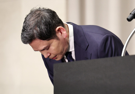 고개숙인 정용진 회장