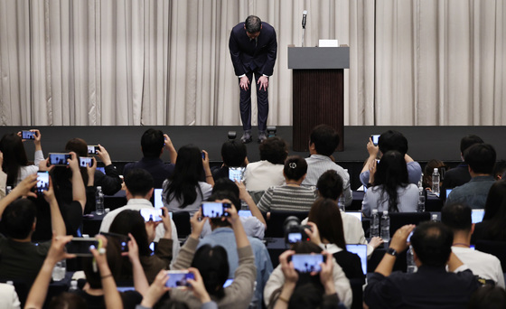 정용진 신세계 회장, '스타벅스 사태' 대국민 사과