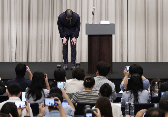 정용진 회장, '스타벅스 사태' 대국민 사과