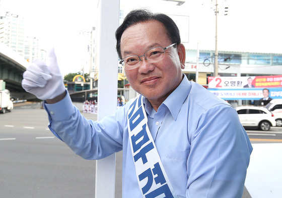 아침 인사하는 김부겸 후보