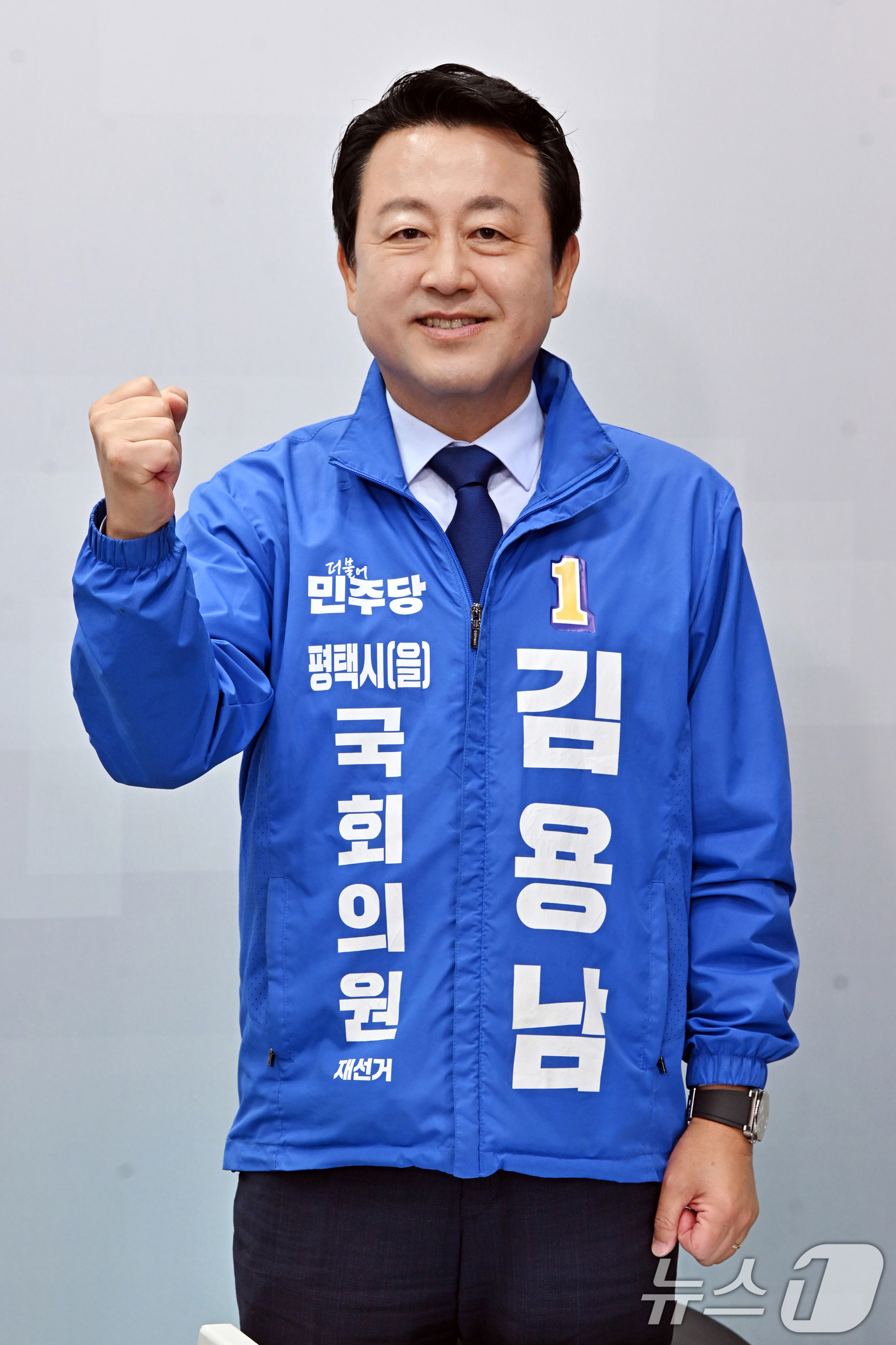 (평택=뉴스1) 김영운 기자 = 김용남 더불어민주당 경기평택을 국회의원 재선거 후보가 26일 오전 경기 평택시 SK브로드밴드 기남방송에서 열린 평택시선거관리위원회 주최 경기평택을 …