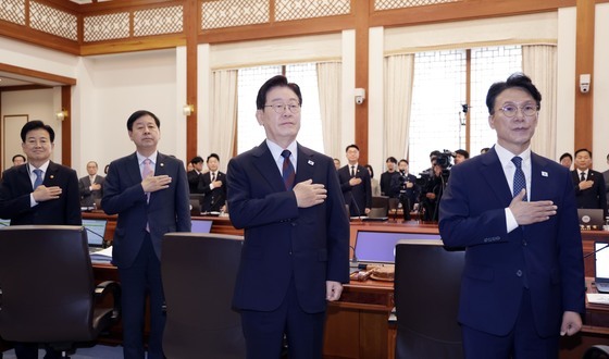 국민의례 하는 이재명 대통령