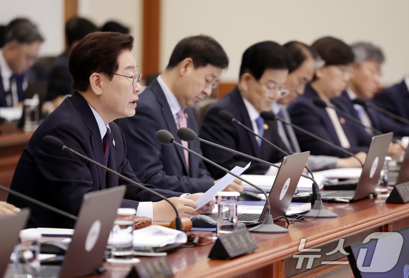 (서울=뉴스1) 허경 기자 = 이재명 대통령이 26일 청와대에서 열린 제23회 국무회의 겸 제10차 비상경제점검회의에서 발언을 하고 있다. 2026.5.26/뉴스1