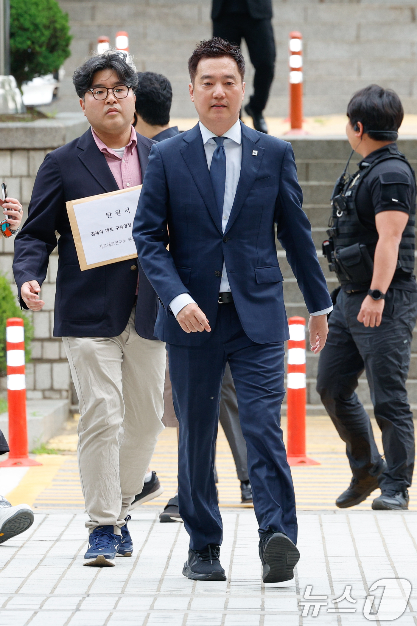 (서울=뉴스1) 안은나 기자 = 김세의 가로세로연구소(가세연) 대표가 26일 오전 서울 서초구 중앙지방법원에서 성폭력범죄의 처벌 등에 관한 특례법 위반(카메라 등 이용 촬영·반포 …