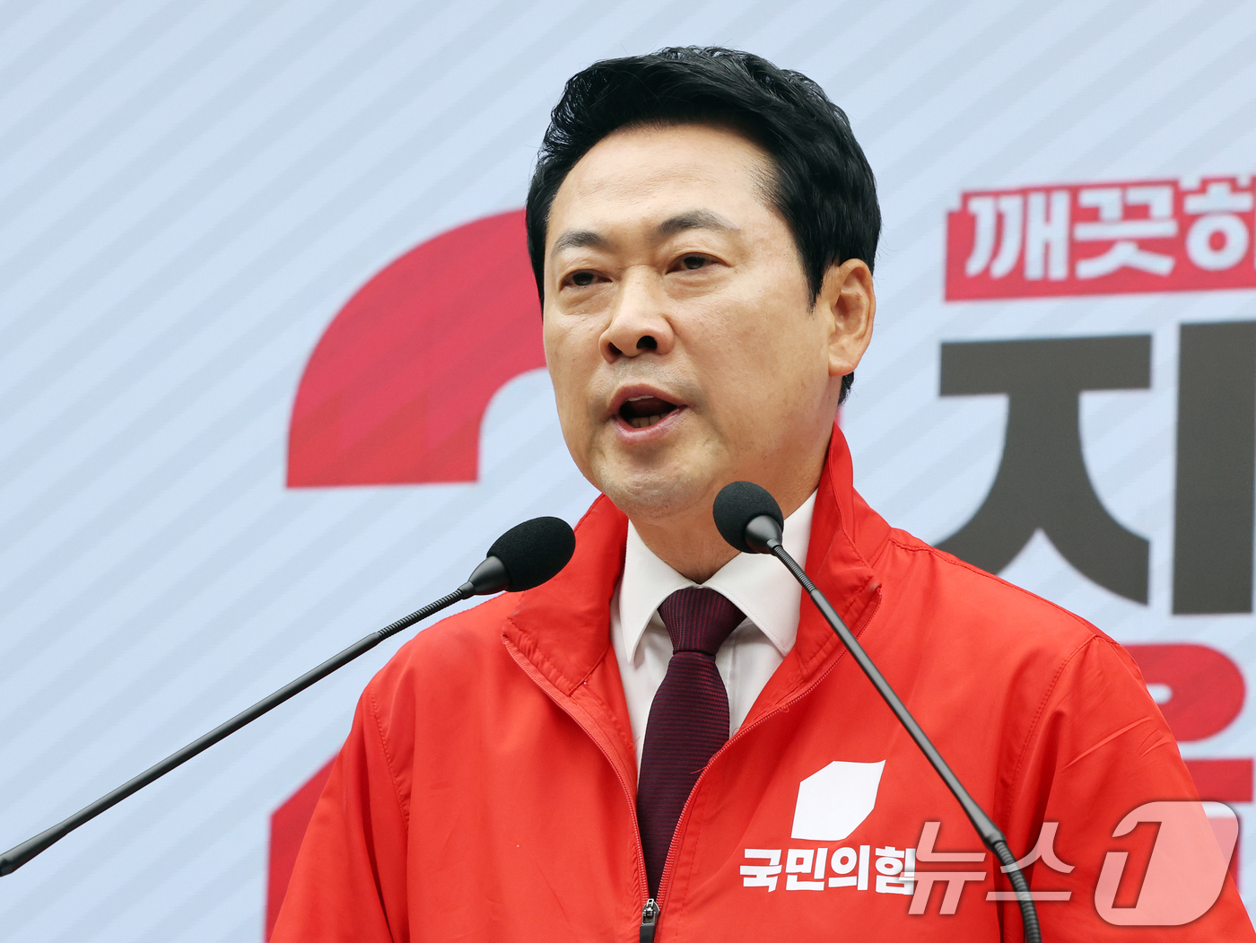 (서울=뉴스1) 황기선 기자 = 장동혁 국민의힘 대표가 26일 오전 서울 여의도 중앙당사에 마련된 제9회 전국동시지방선거 종합상황실에서 기자회견을 하고 있다. 2026.5.26/뉴 …