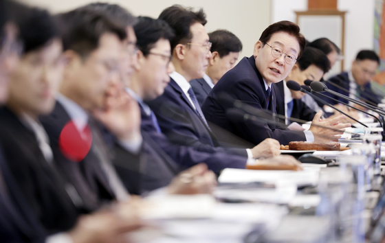 중동전쟁 관련 대응현황 질문하는 이재명 대통령
