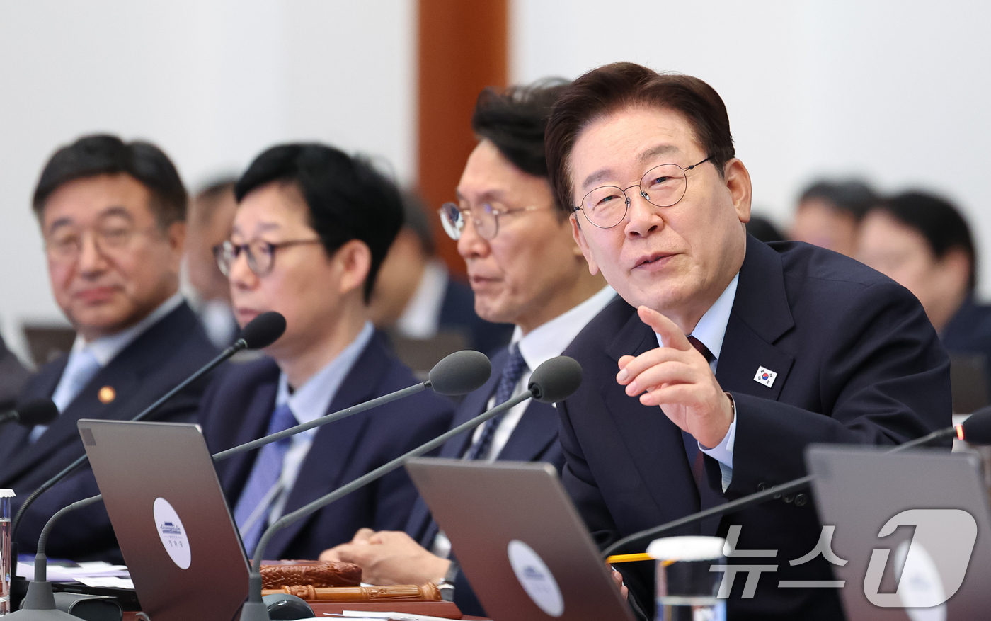 (서울=뉴스1) 허경 기자 = 이재명 대통령이 26일 청와대에서 열린 제23회 국무회의 겸 제10차 비상경제점검회의에서 발언을 하고 있다. 2026.5.26/뉴스1